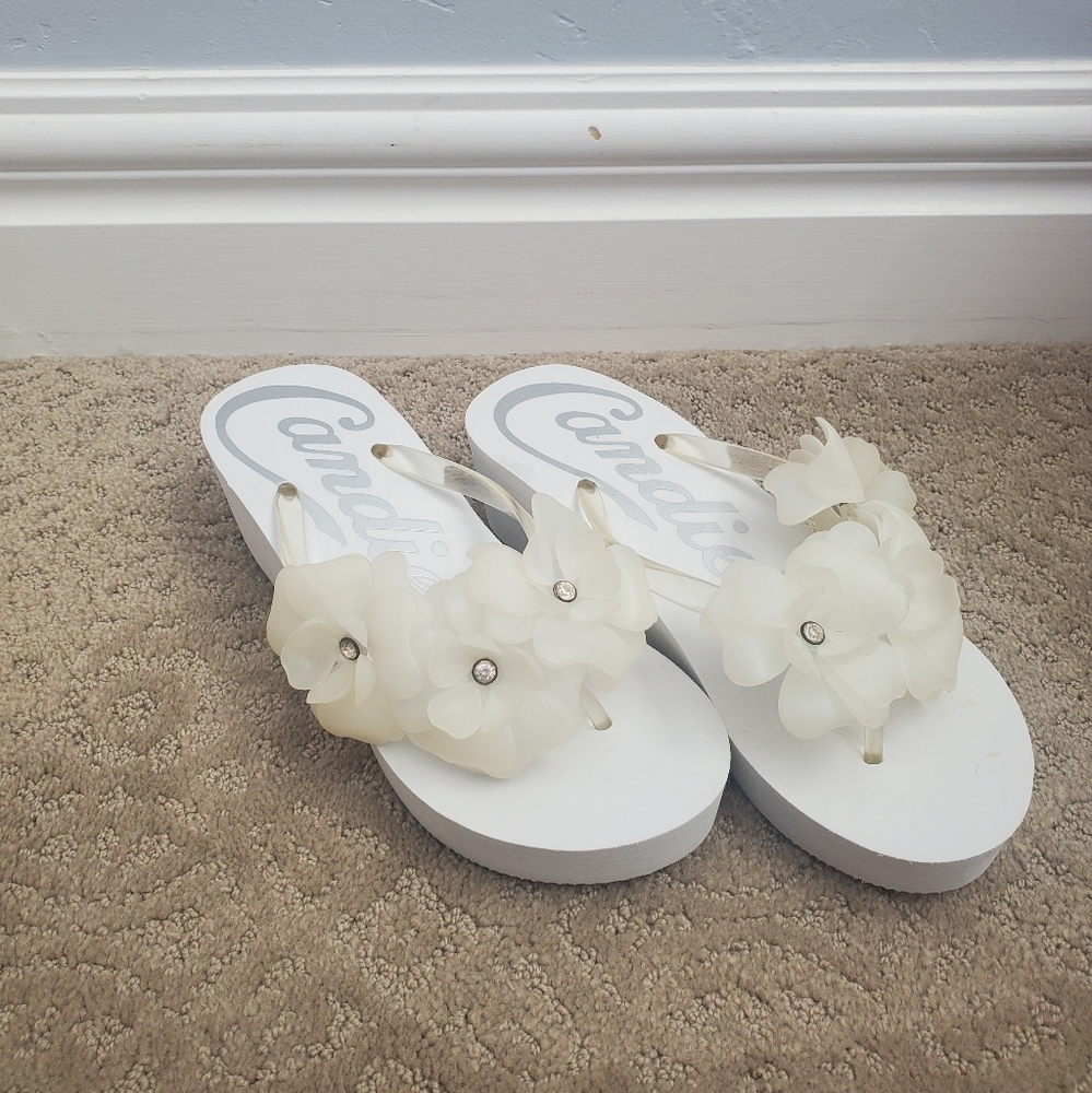 Candie's foam wedge sandals, new